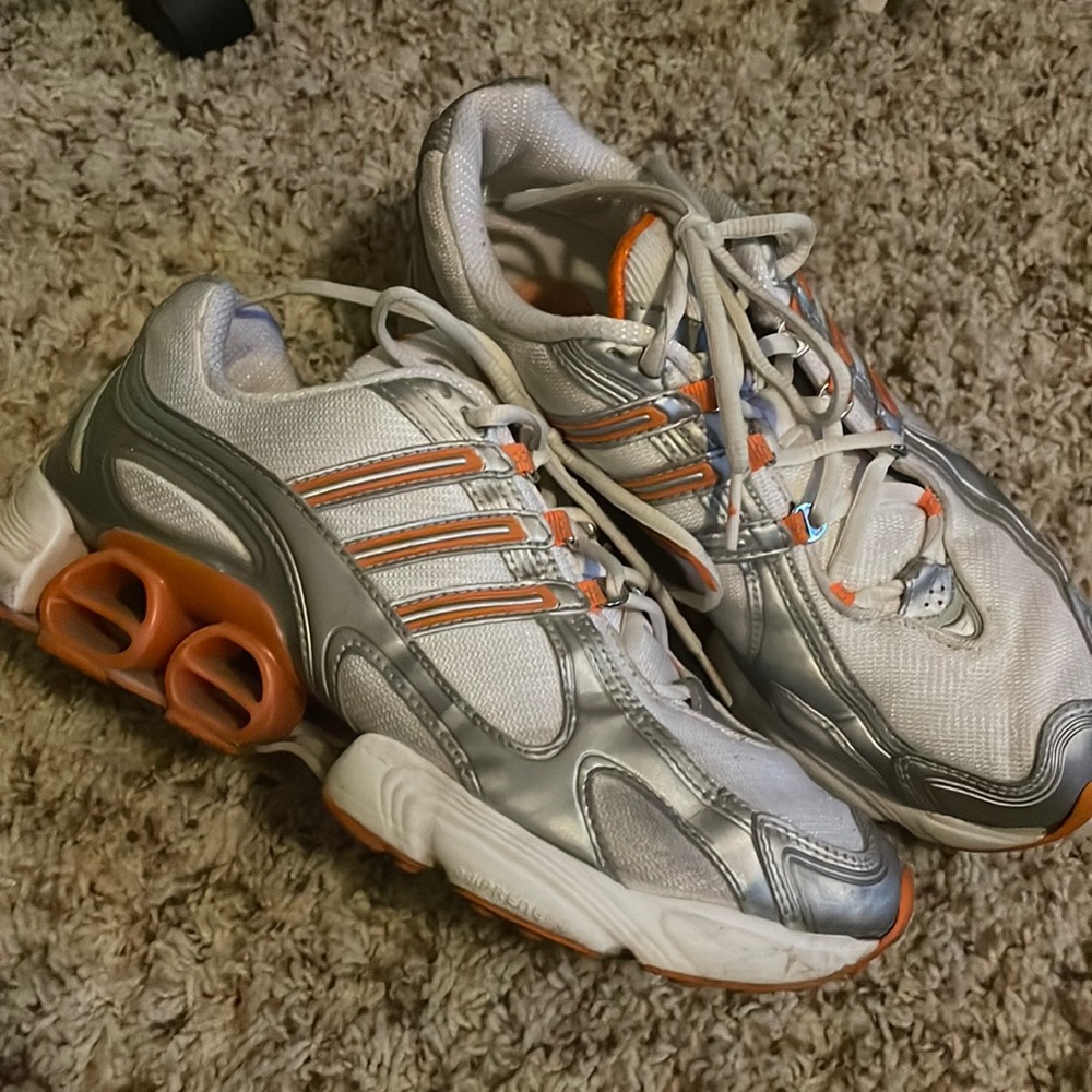 Women’s size 9 Adidas sneaker.